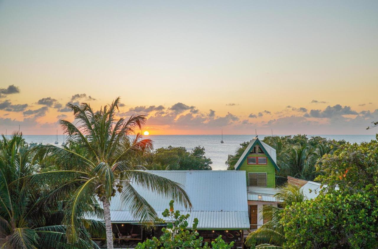 Bella's Backpackers Hostel Caye Caulker Buitenkant foto