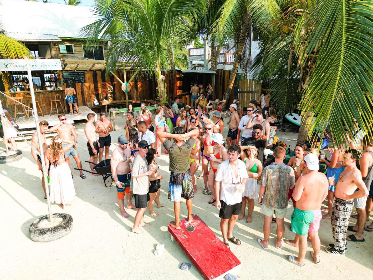 Bella's Backpackers Hostel Caye Caulker Buitenkant foto