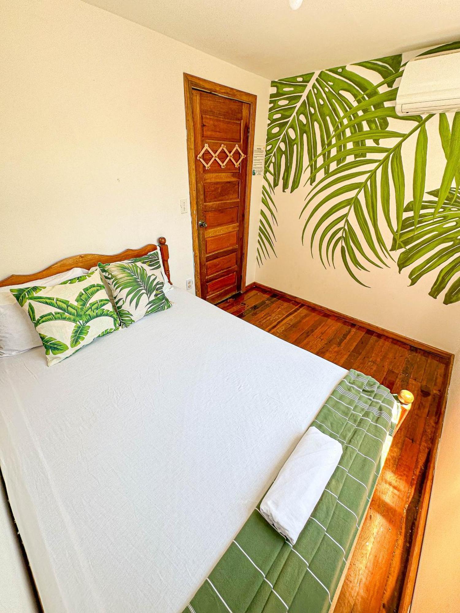 Bella's Backpackers Hostel Caye Caulker Kamer foto