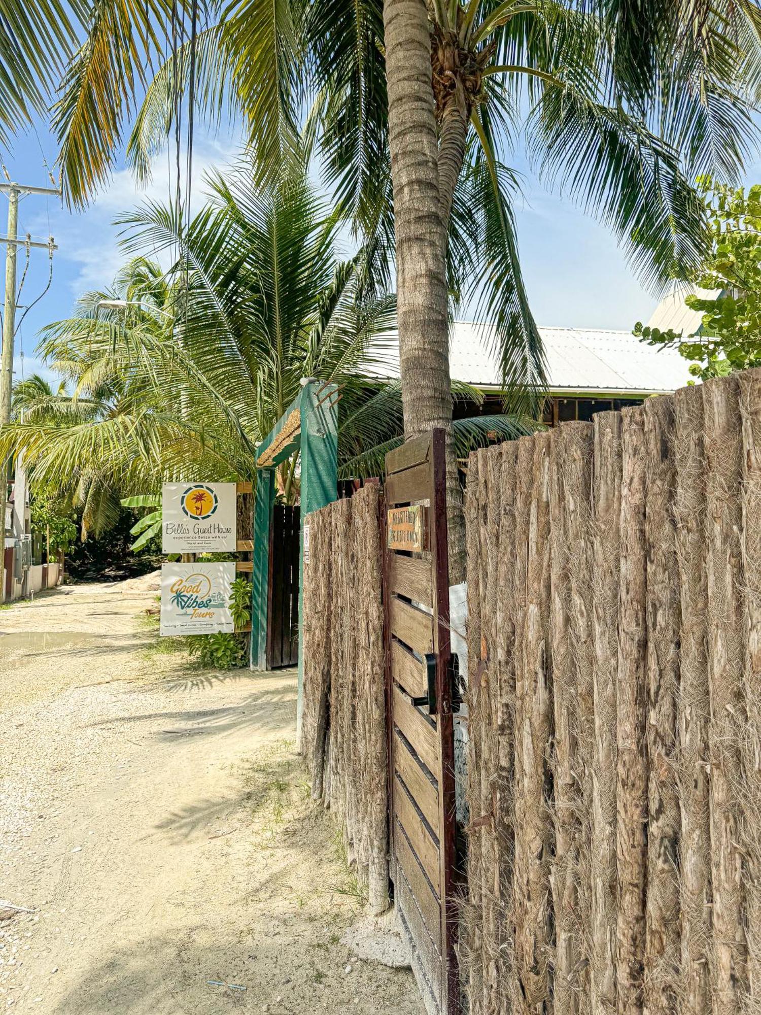 Bella's Backpackers Hostel Caye Caulker Buitenkant foto